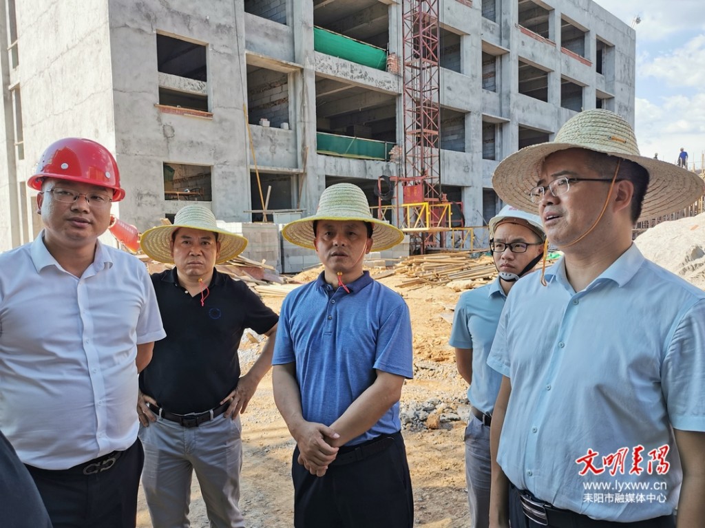 耒阳市人民政府门户网站-邱小兵现场调度2021年城区秋季招生学位保障