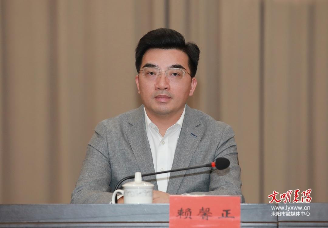 赖馨正以实实在在的工作成效维护一方稳定守卫一方平安