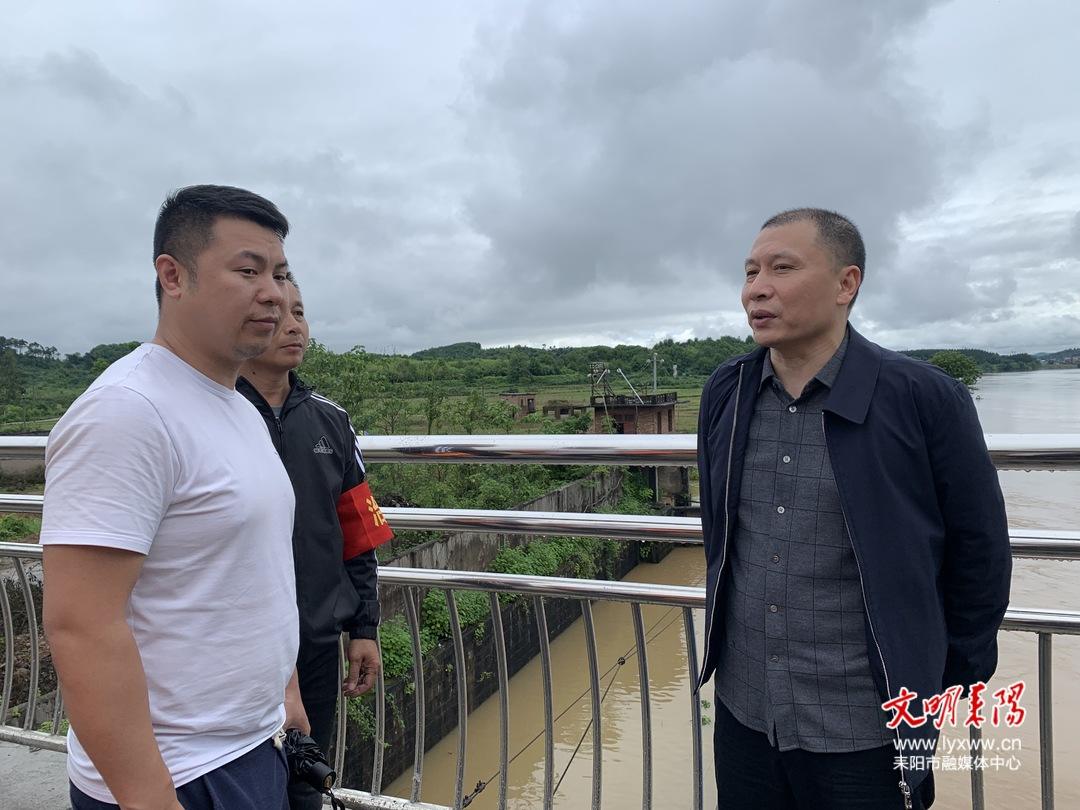 周斐督导检查防汛备汛工作