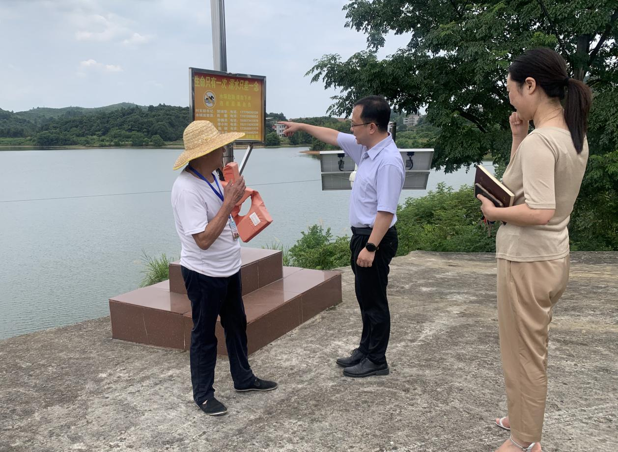 王星皓在遥田镇调研指导湾村明白人等重点工作