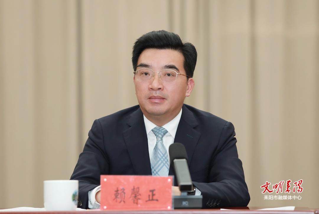 赖馨正发扬彻底的自我革命精神纵深推进全面从严治党