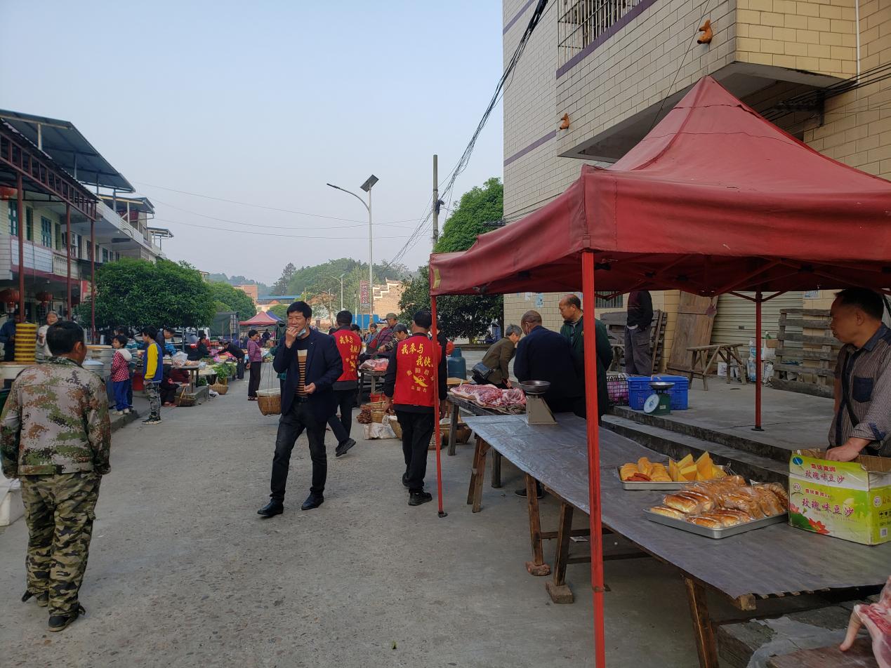 耒阳市人民政府门户网站-三都镇清晨出击,确保石准马路圩场顺利搬迁