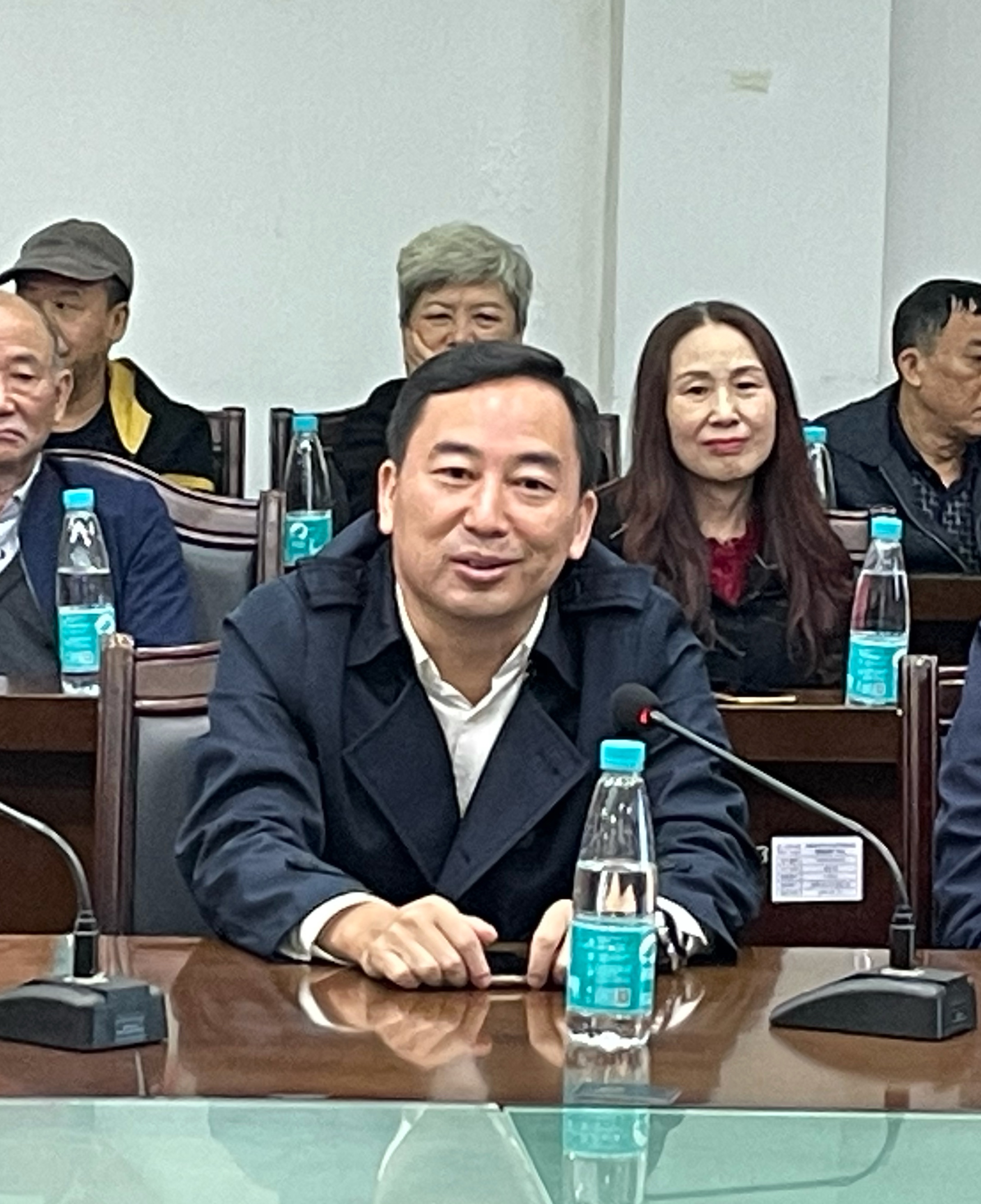 九九重阳节 浓浓敬老情——市科工信局组织离退休干